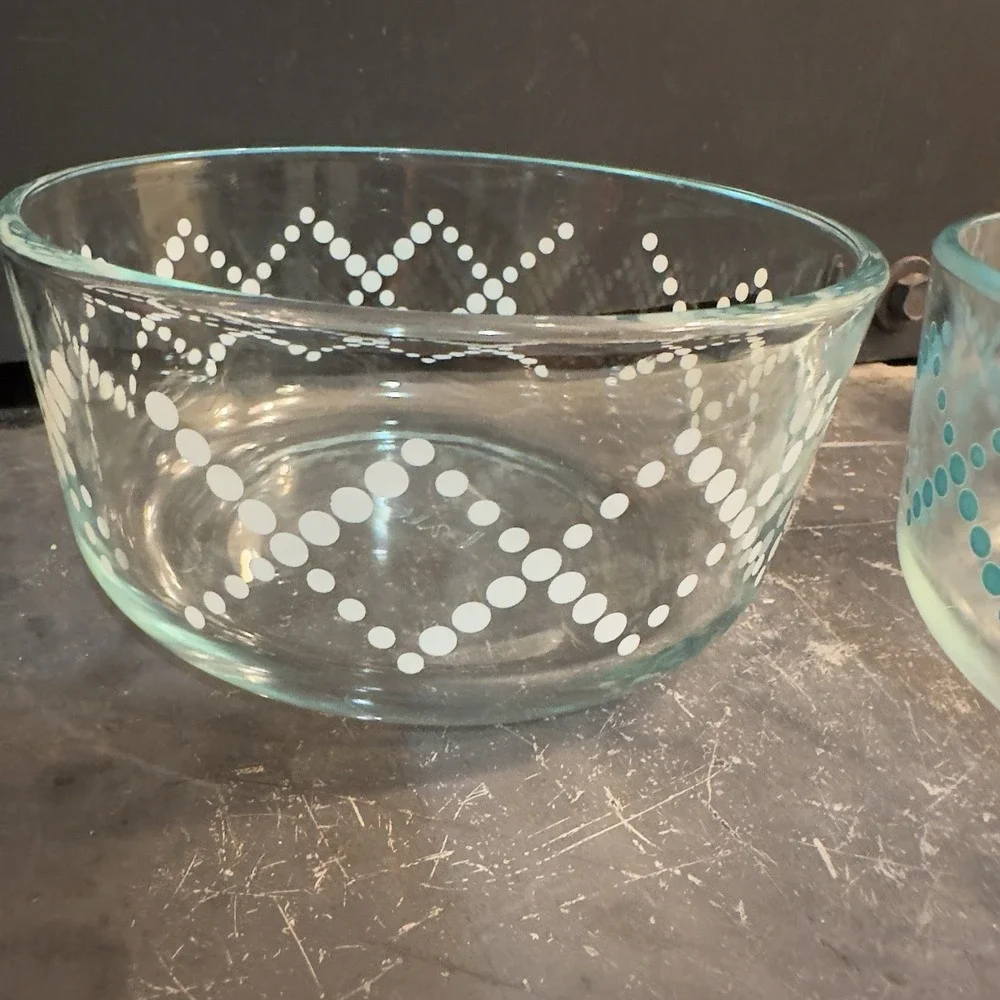 Set Of 2 Pyrex 1 Qt Bowl Aqua Blue White Diamond Dots Pattern Retro Kitchen 7201